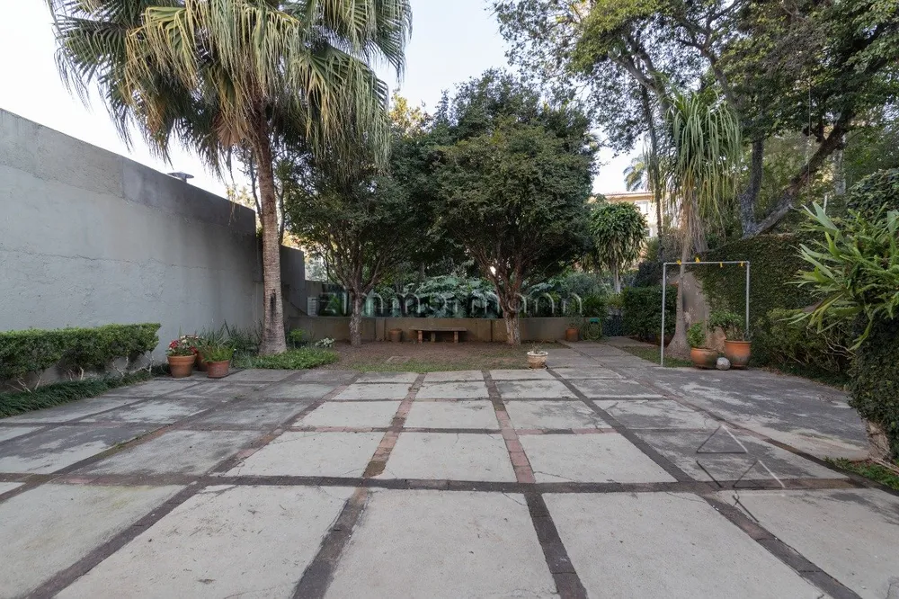 Casa, 4 quartos, 220 m² - Foto 1