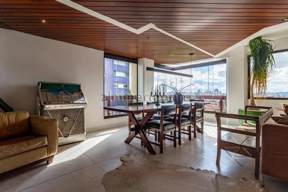 Apartamento, 3 quartos, 210 m² - Foto 1