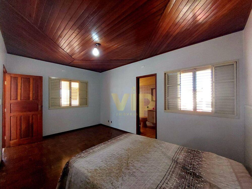 Casa, 5 quartos, 331 m² - Foto 1