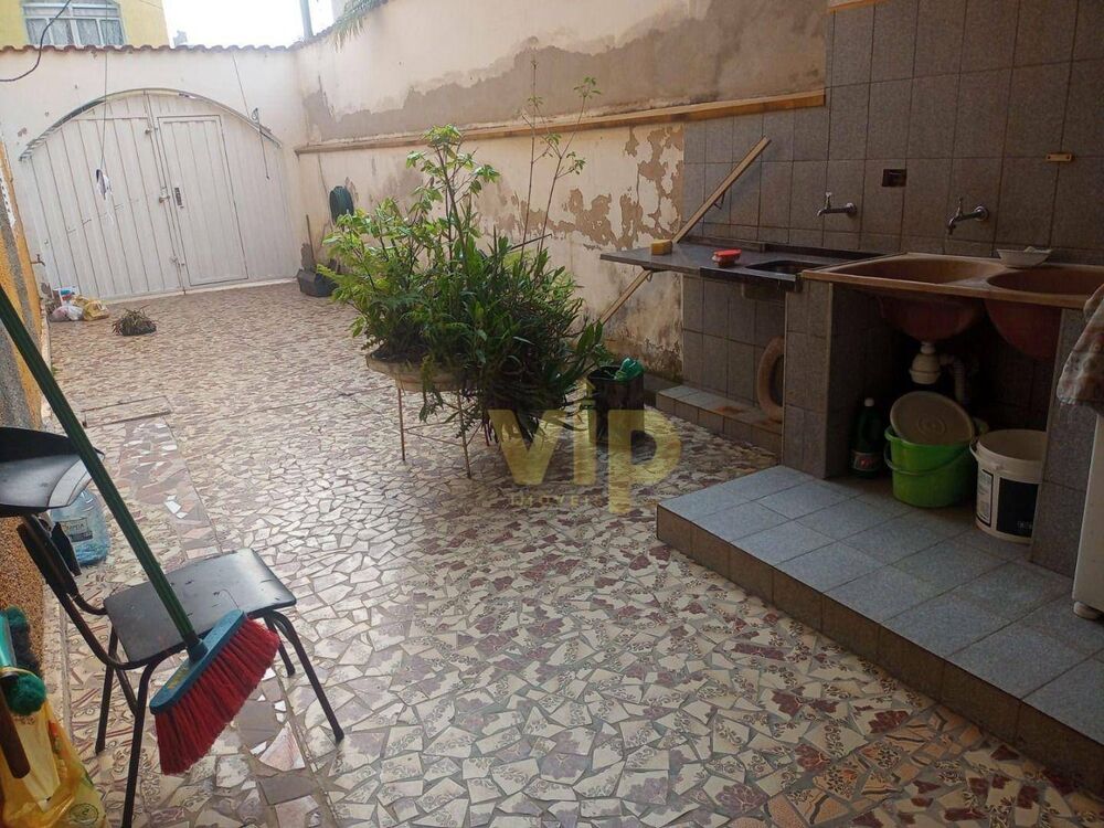 Casa, 6 quartos, 246 m² - Foto 1