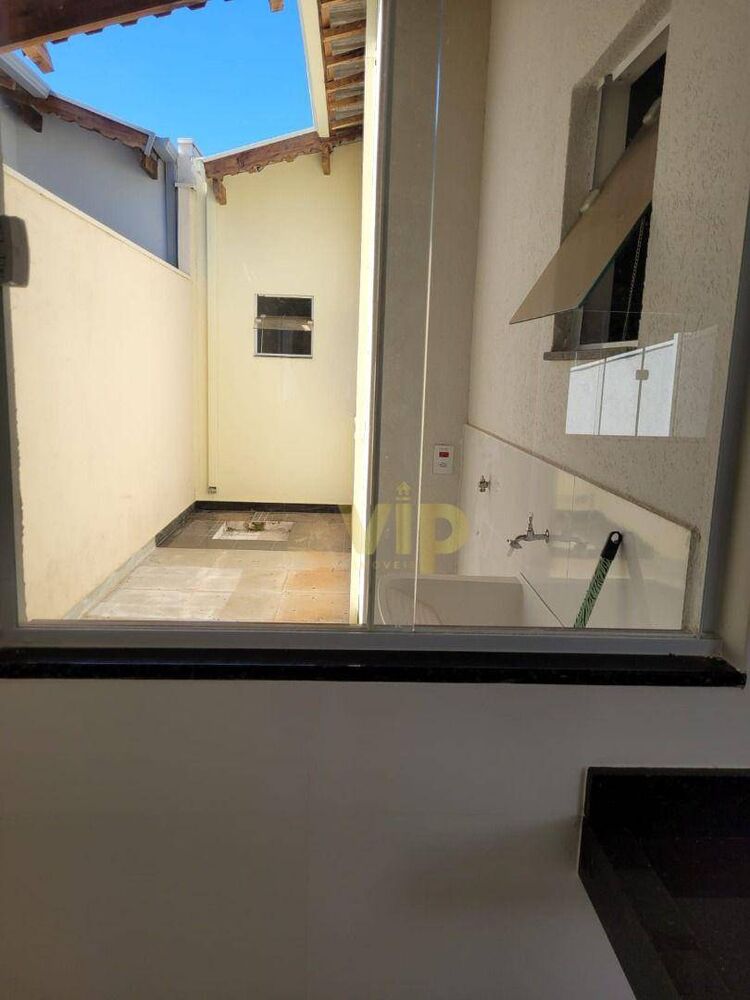 Casa à venda com 3 quartos, 70m² - Foto 2