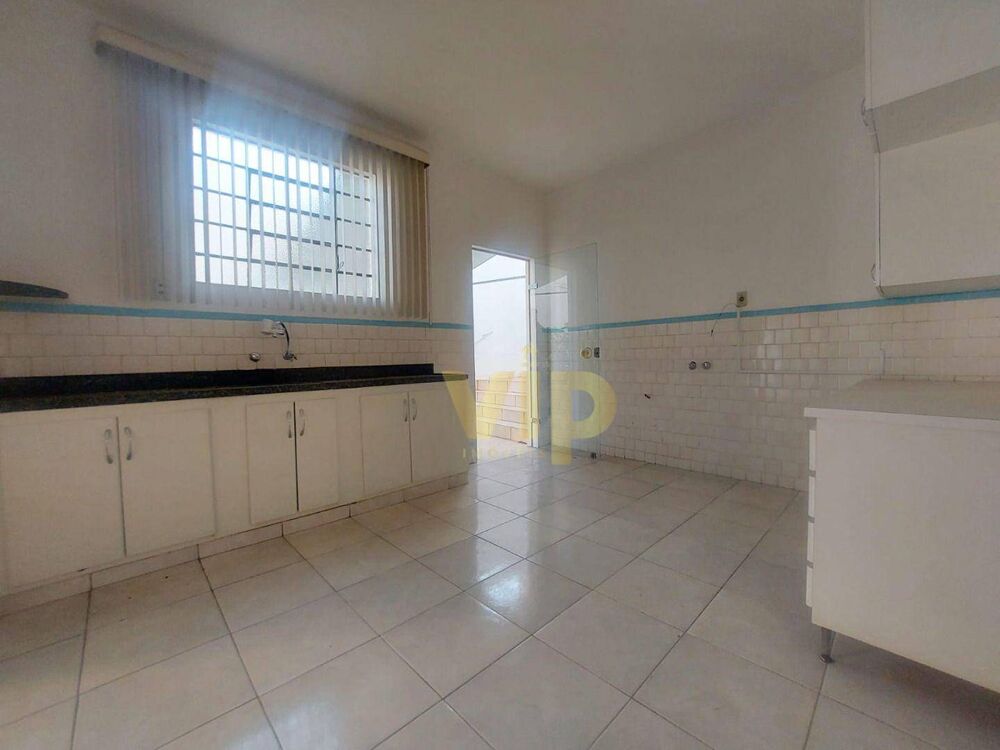 Casa, 5 quartos, 192 m² - Foto 3