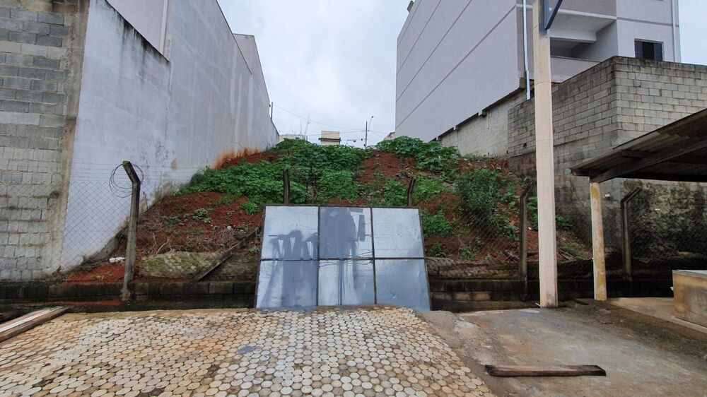 Loteamento e Condomínio, 300 m² - Foto 1
