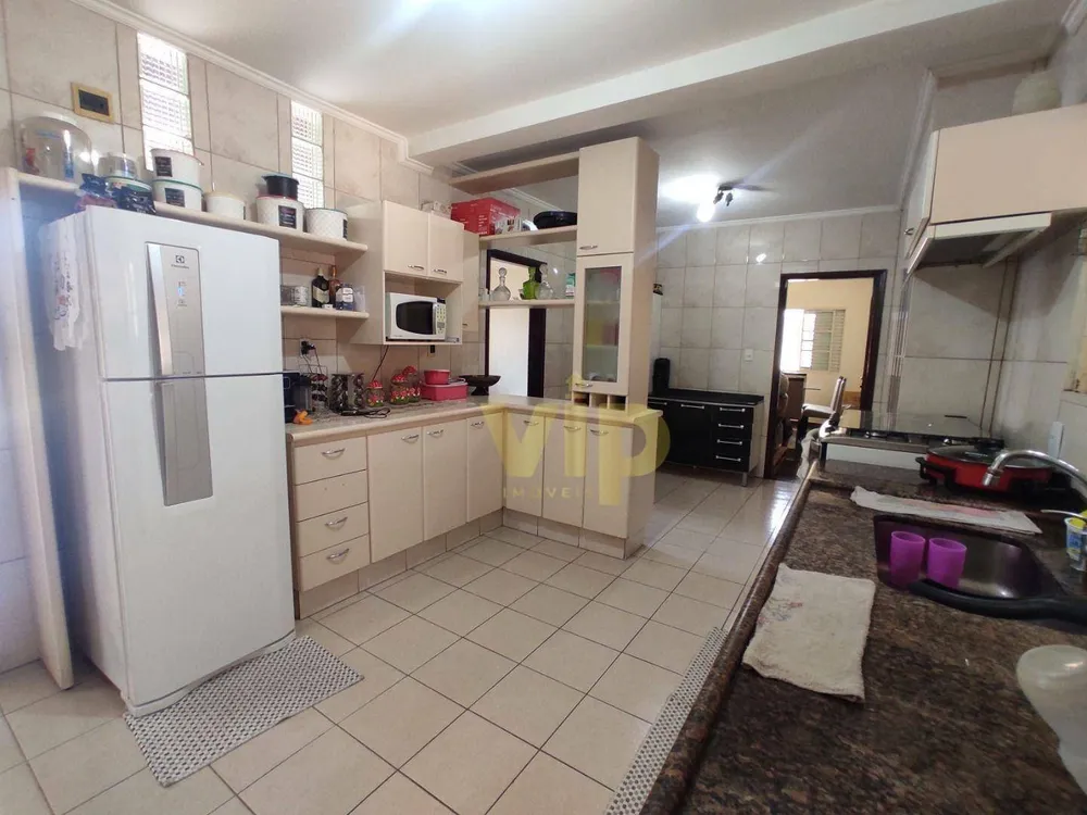 Casa, 3 quartos, 205 m² - Foto 2