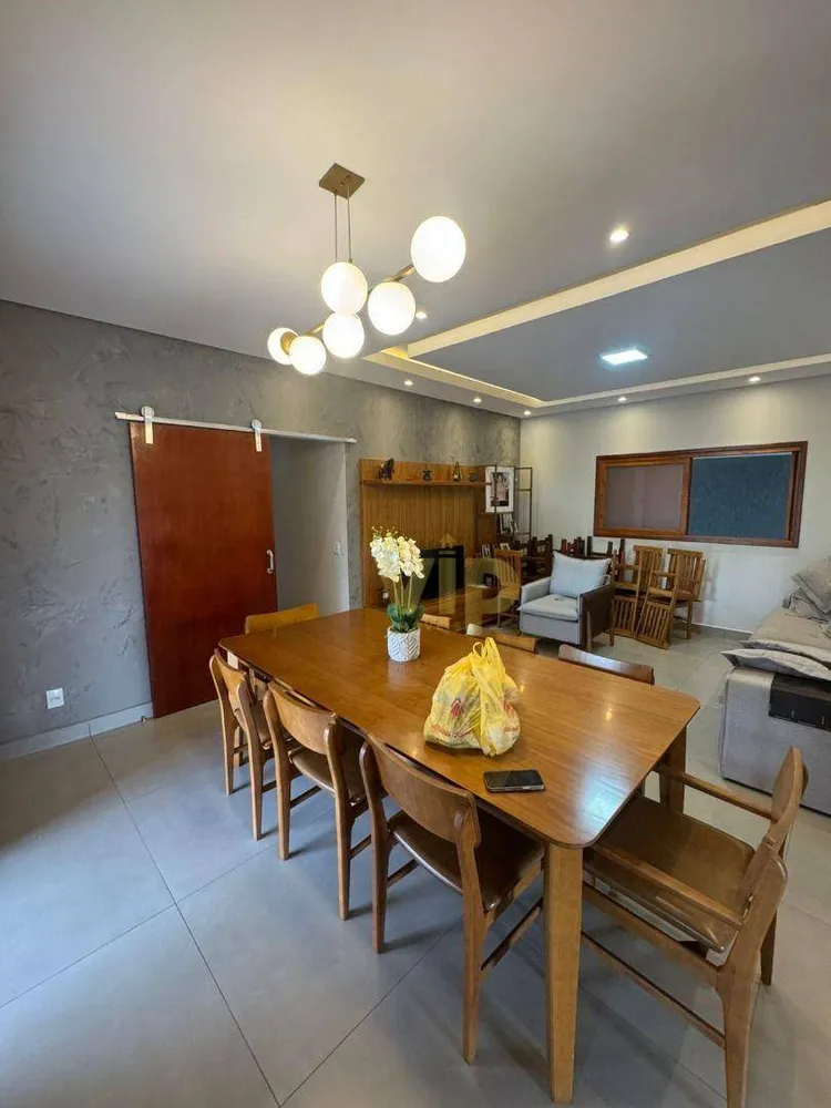 Casa, 3 quartos, 250 m² - Foto 1