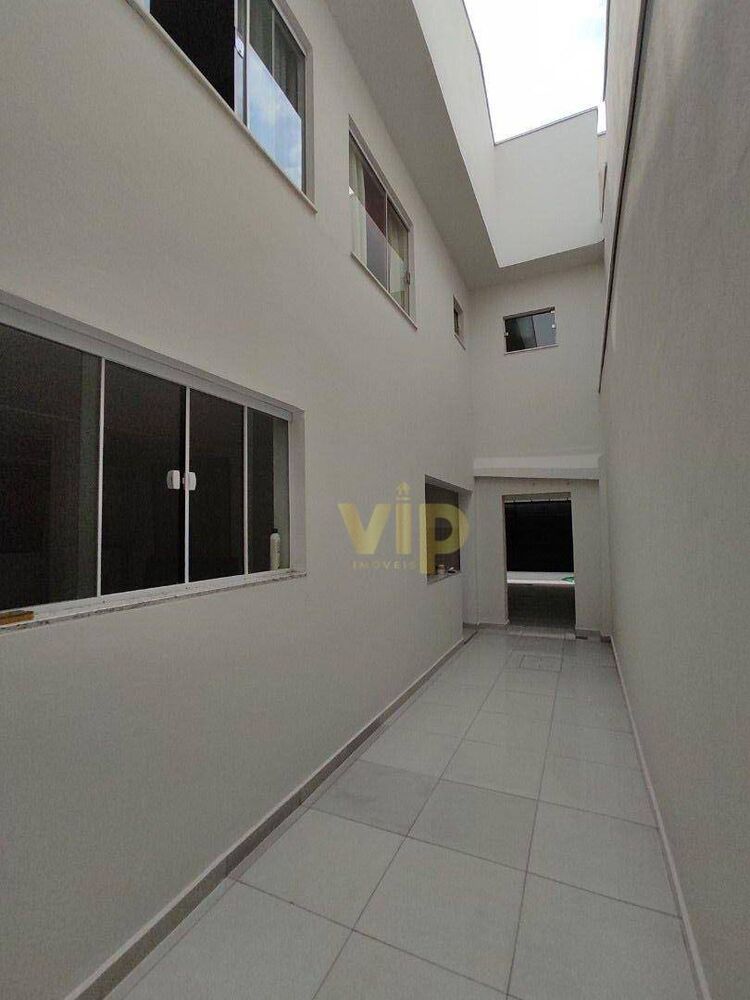 Casa, 3 quartos, 252 m² - Foto 1