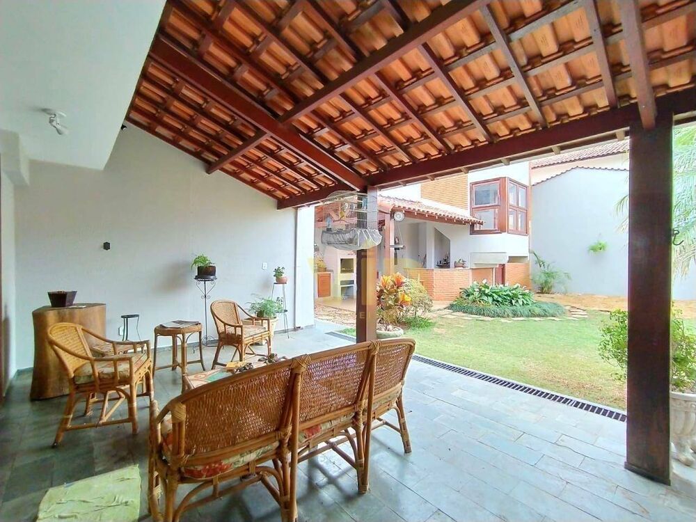 Casa, 5 quartos, 357 m² - Foto 1