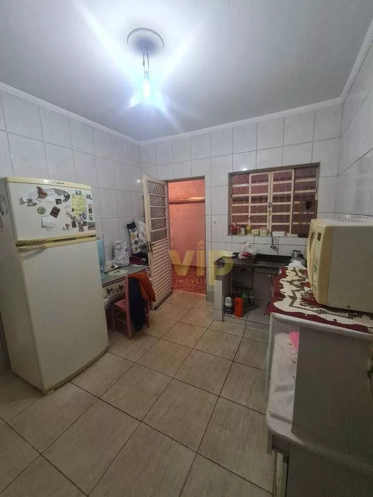 Casa à venda com 2 quartos, 95m² - Foto 1