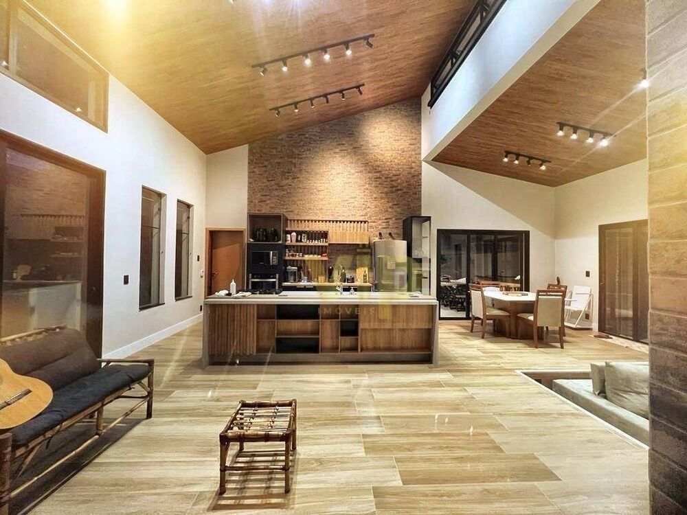 Casa, 3 quartos, 202 m² - Foto 1