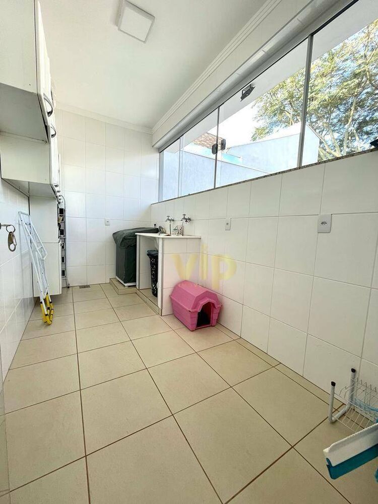 Casa, 4 quartos, 275 m² - Foto 1