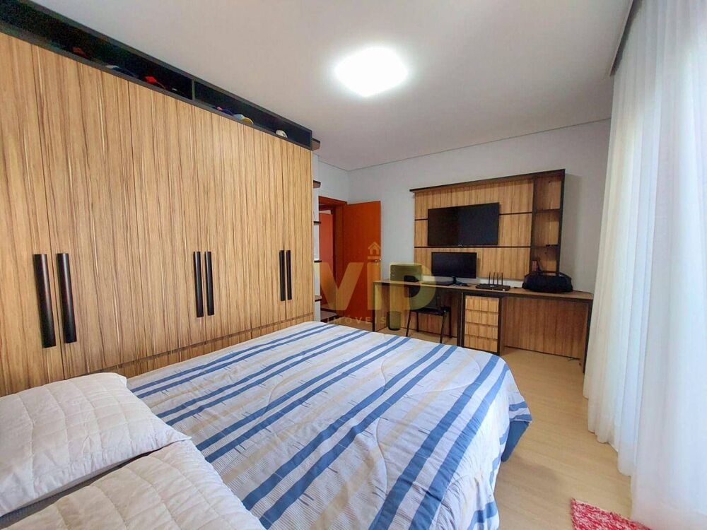 Casa, 4 quartos, 310 m² - Foto 1