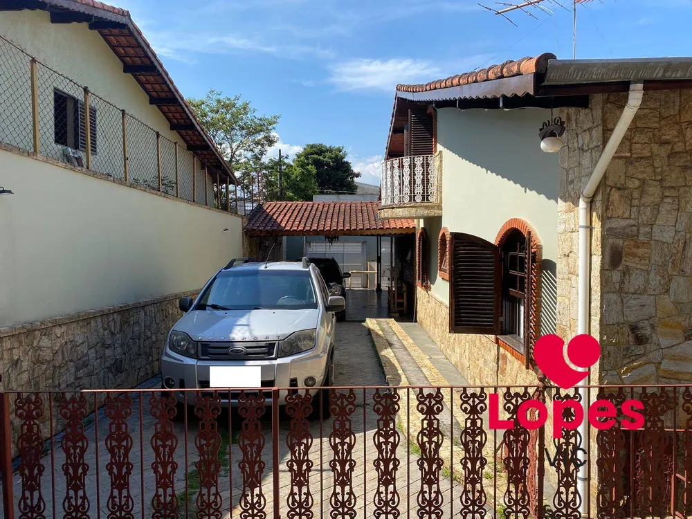 Casa, 3 quartos, 235 m² - Foto 3
