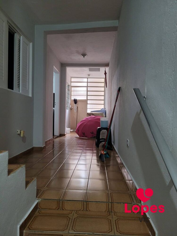 Sobrado à venda com 4 quartos, 200m² - Foto 2