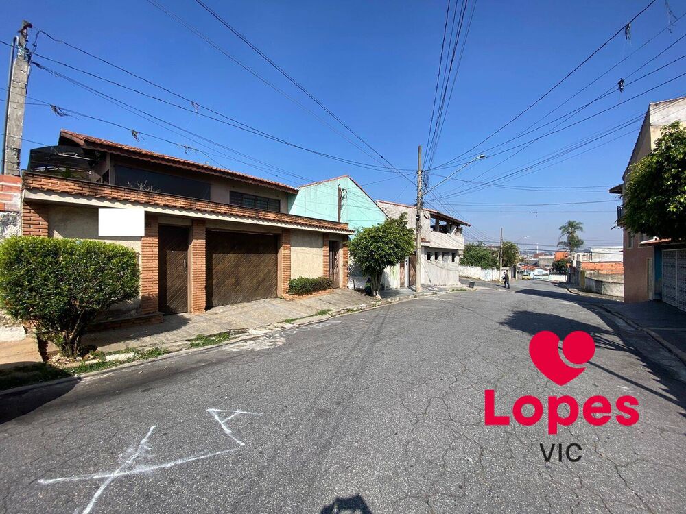 Casa à venda com 3 quartos, 209m² - Foto 1
