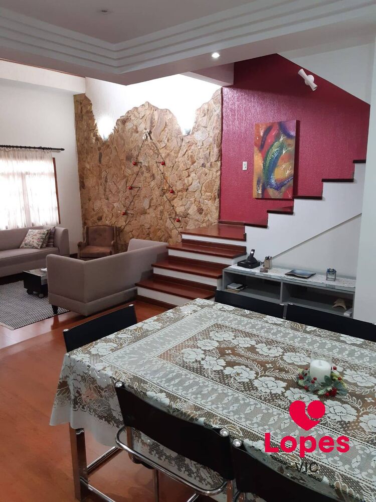 Sobrado, 3 quartos, 393 m² - Foto 1