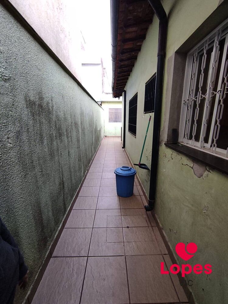 Casa à venda com 3 quartos, 252m² - Foto 4
