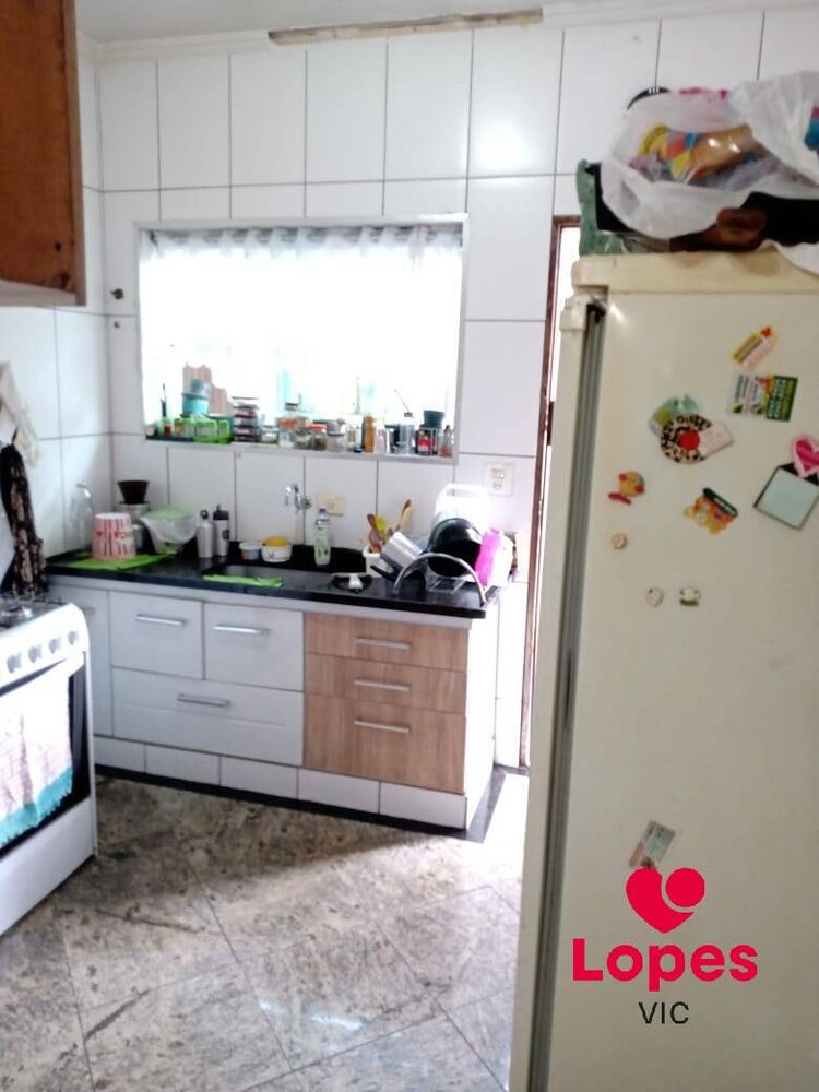 Casa à venda com 3 quartos, 199m² - Foto 2