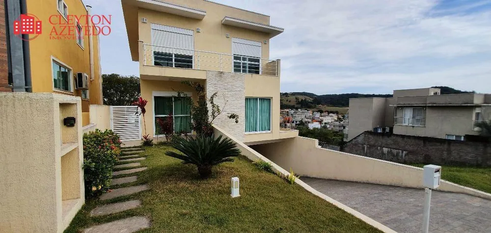 Casa, 3 quartos, 263 m² - Foto 1