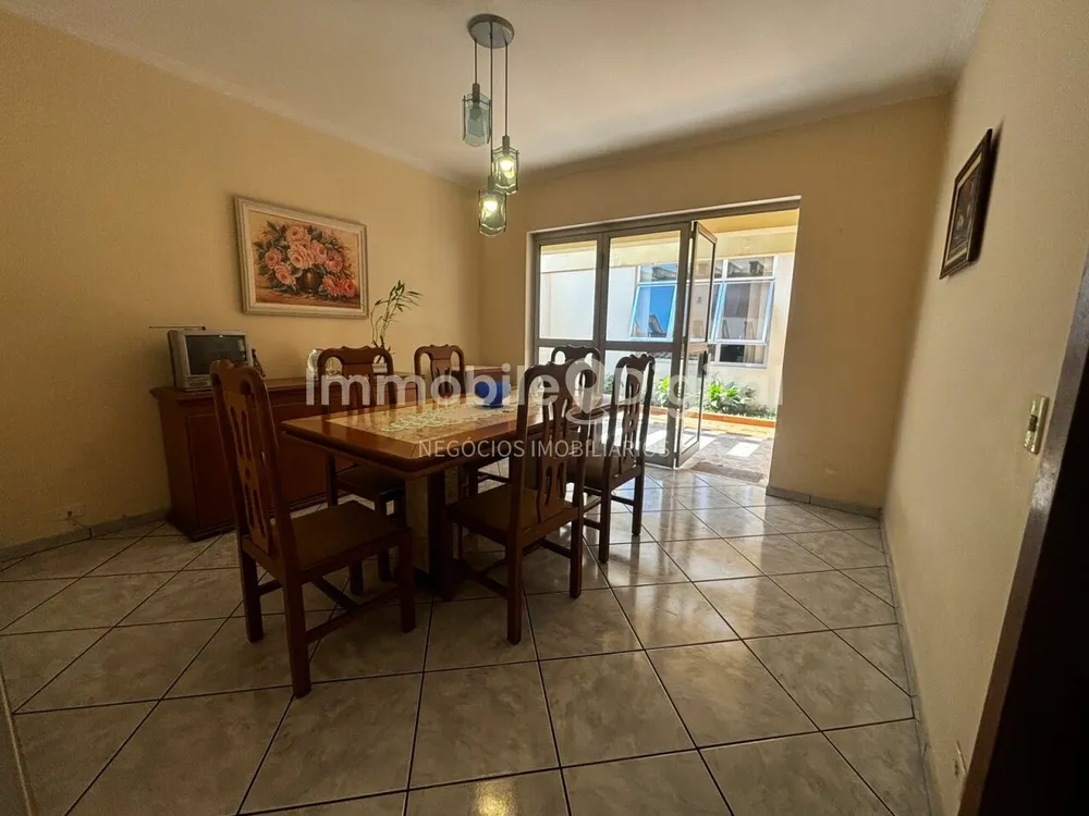 Casa, 4 quartos, 250 m² - Foto 2