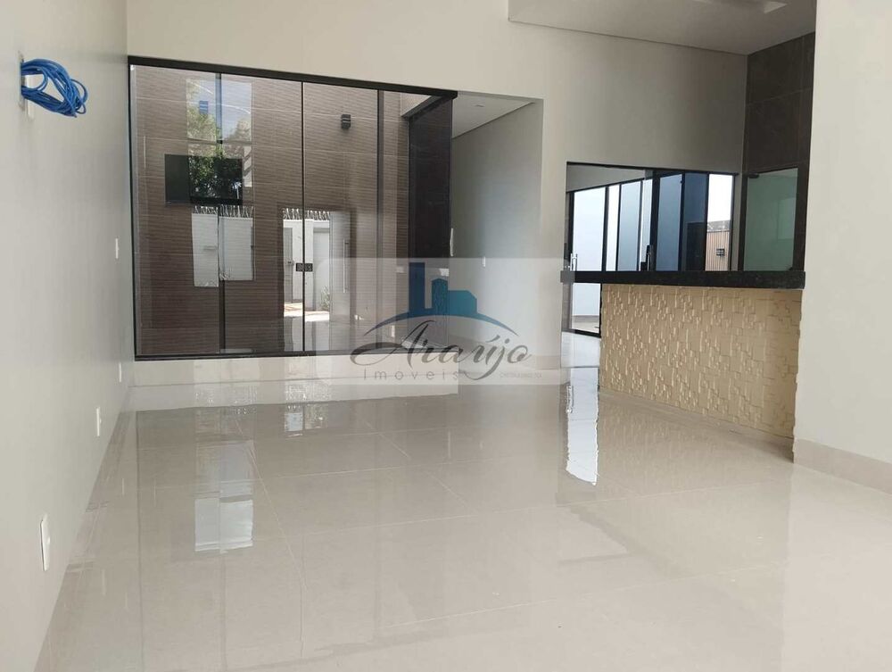 Casa à venda com 3 quartos, 300m² - Foto 1