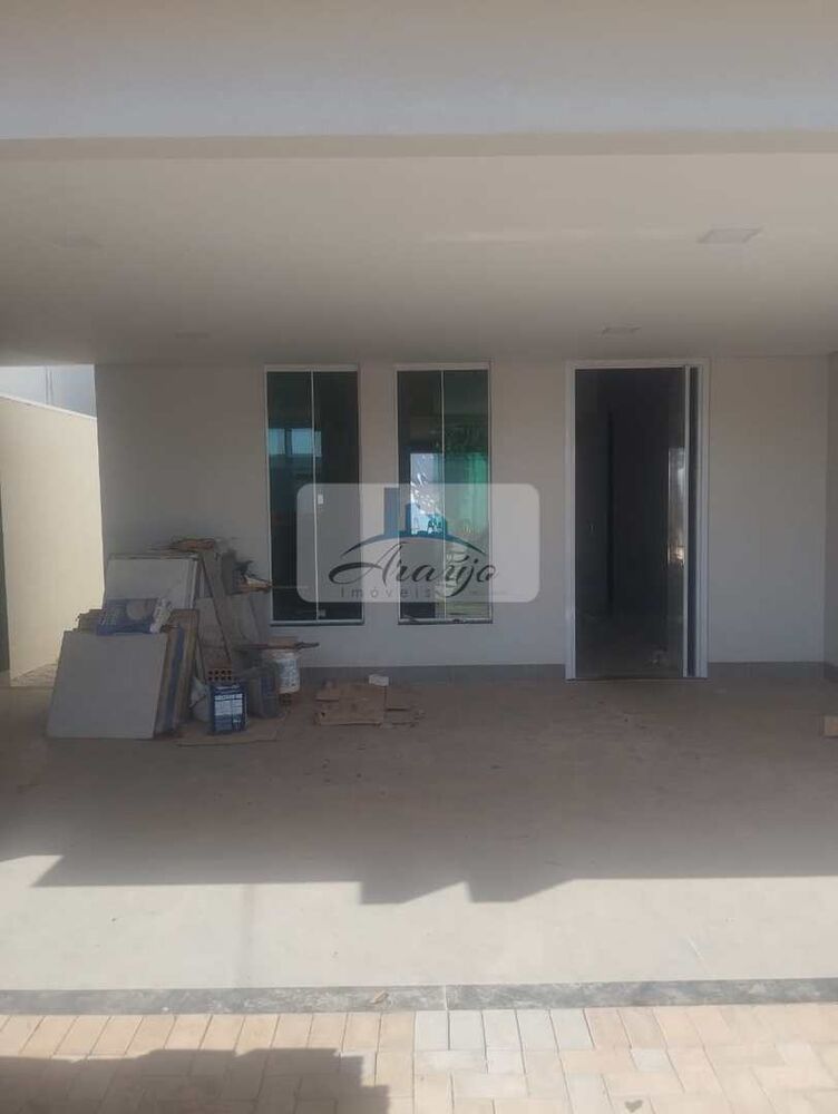 Casa à venda com 3 quartos, 360m² - Foto 1