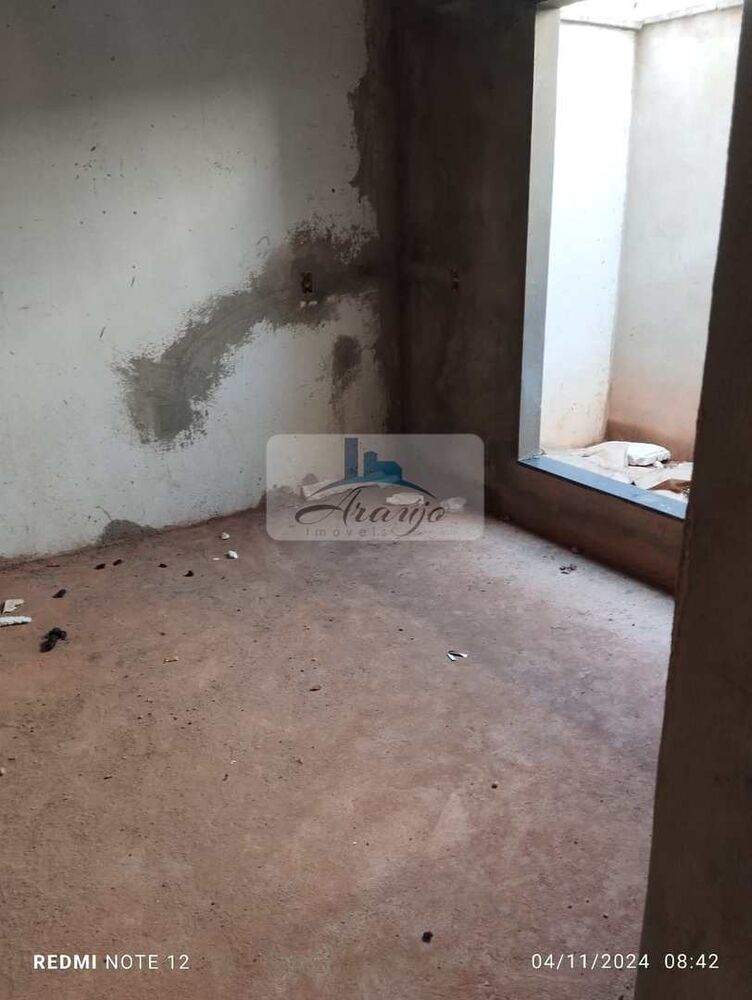 Casa à venda com 2 quartos, 75m² - Foto 2