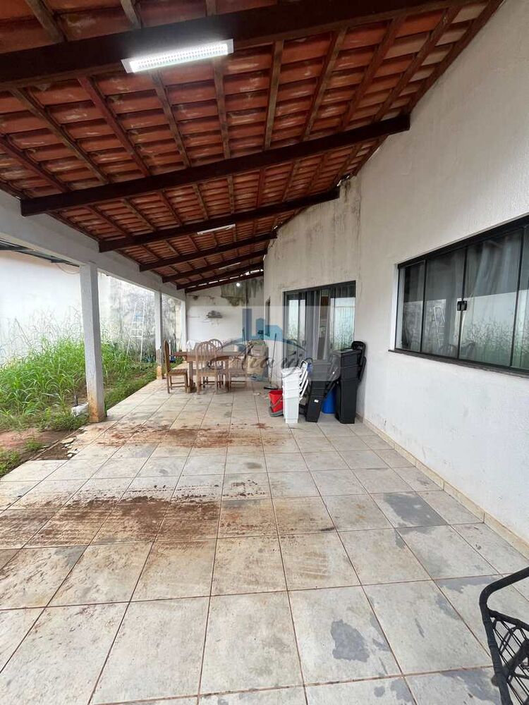 Casa à venda com 2 quartos, 360m² - Foto 1