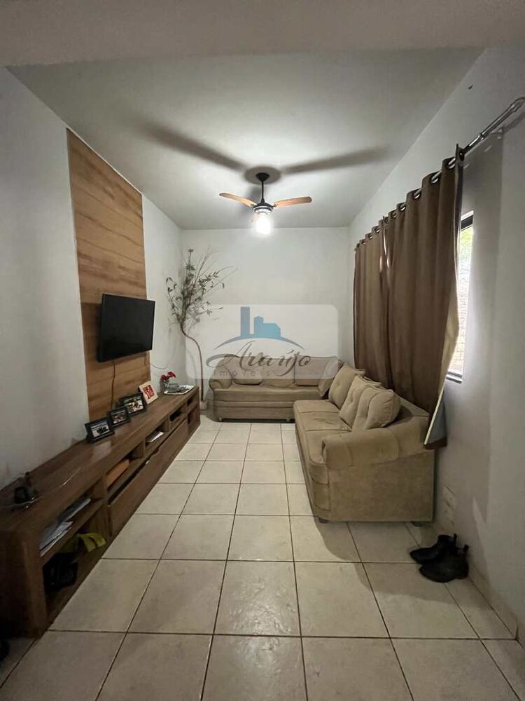 Casa à venda com 2 quartos, 360m² - Foto 2