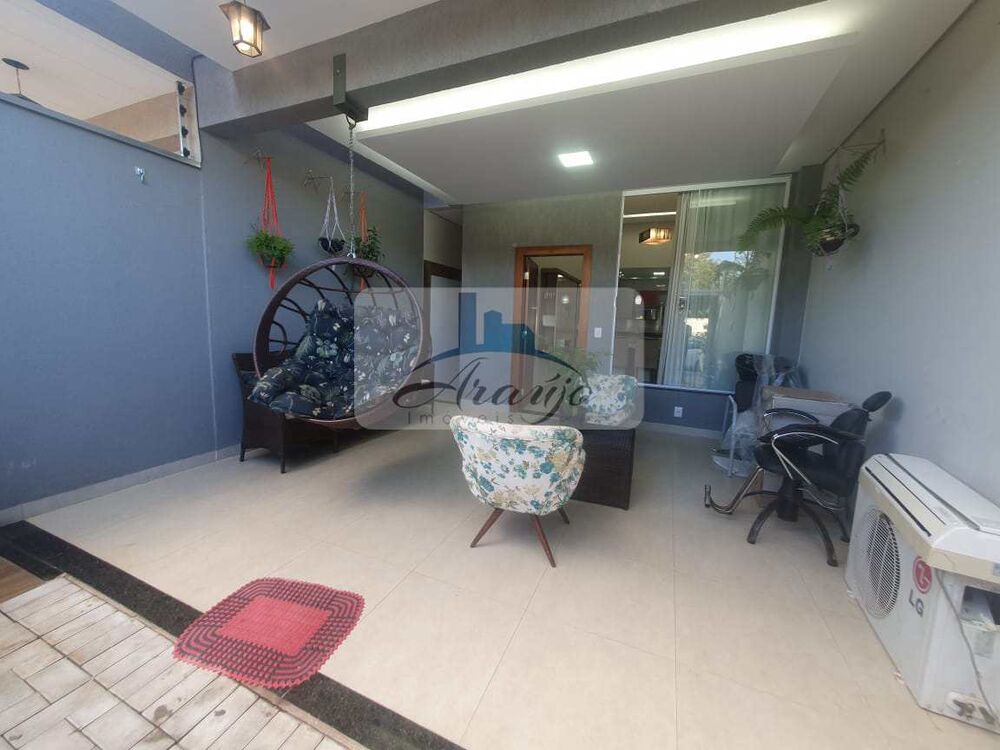 Casa à venda com 3 quartos, 210m² - Foto 4