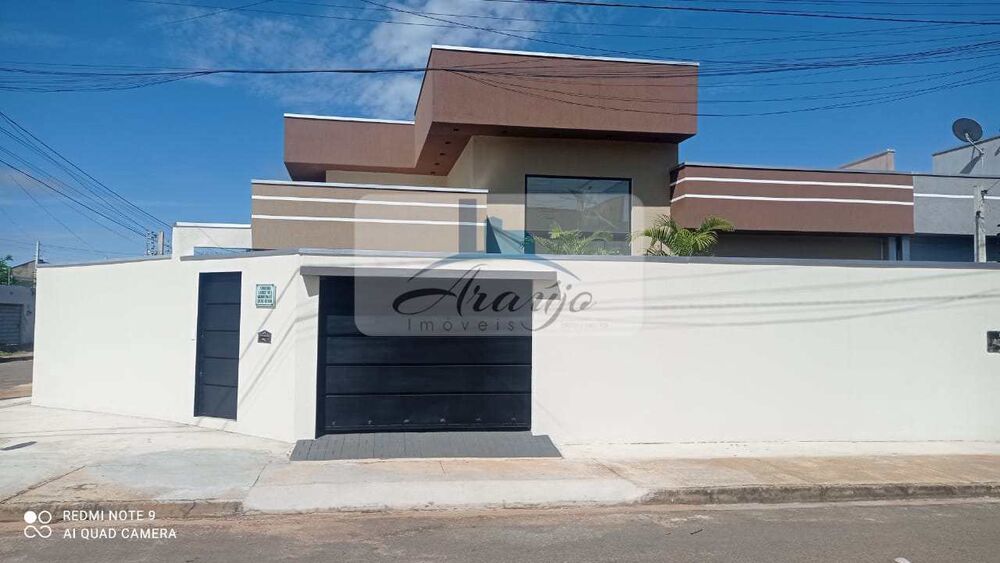 Casa à venda com 3 quartos, 180m² - Foto 1