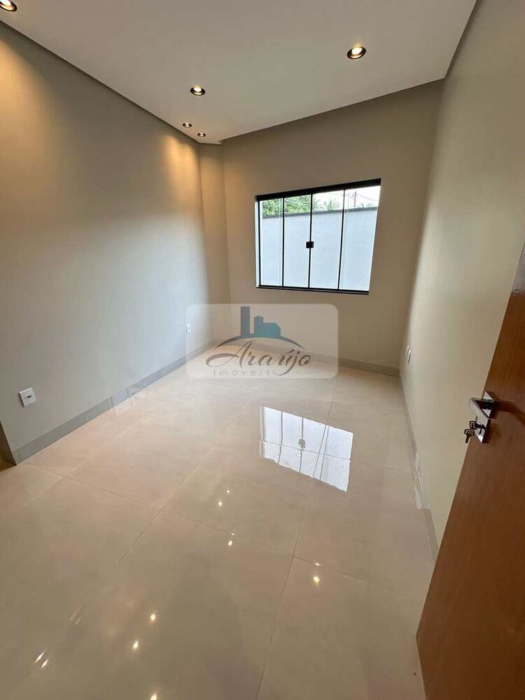 Casa à venda com 3 quartos, 235m² - Foto 2