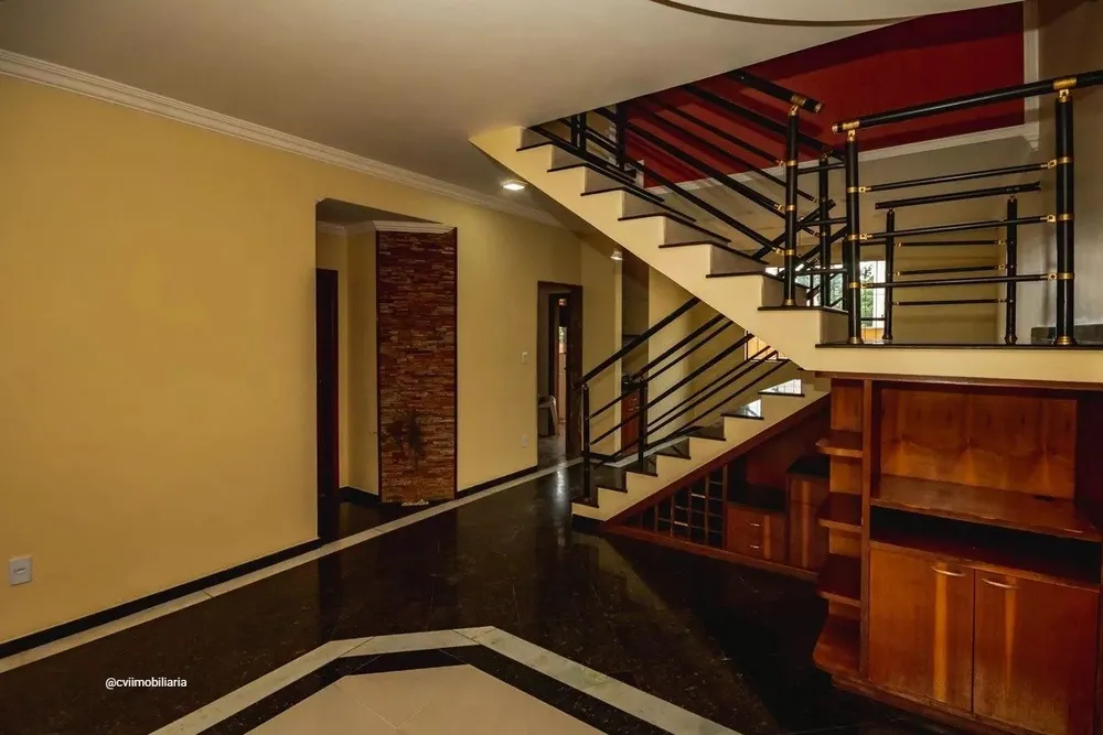 Casa, 4 quartos, 220 m² - Foto 1