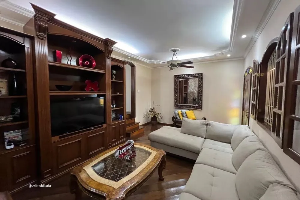 Casa, 4 quartos, 310 m² - Foto 1