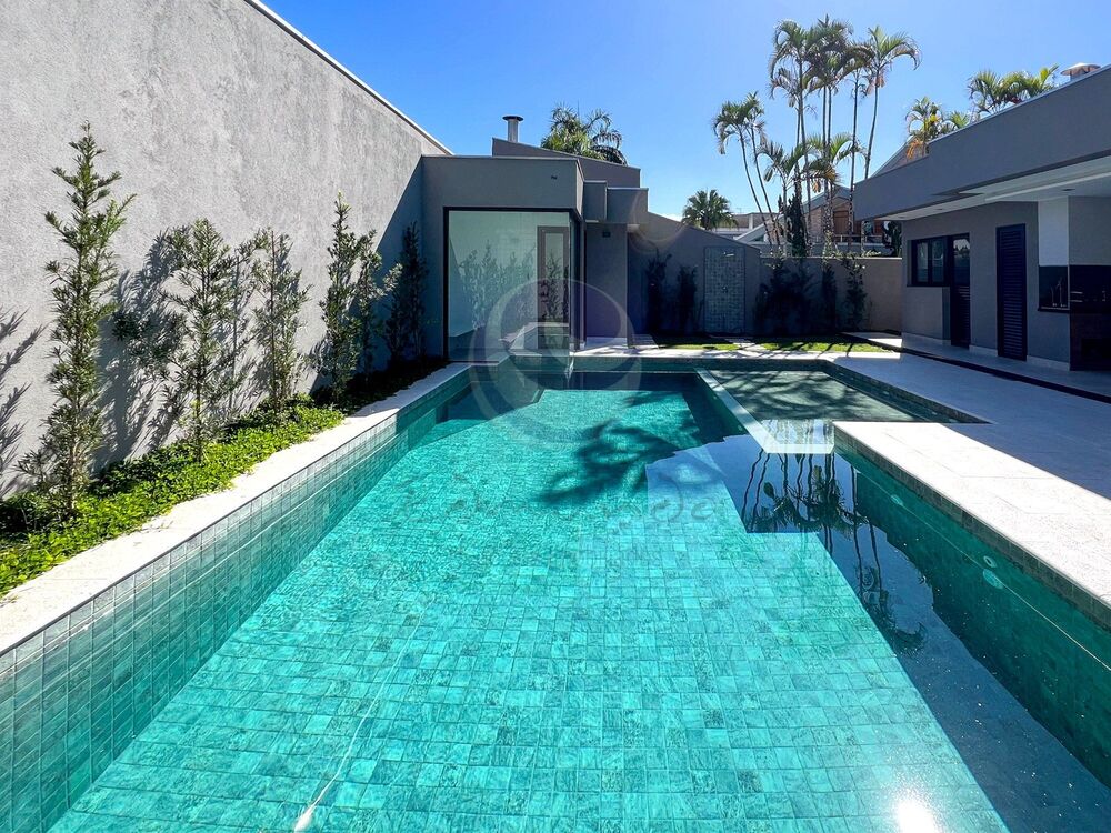 Casa de Condomínio à venda com 4 quartos, 328m² - Foto 1