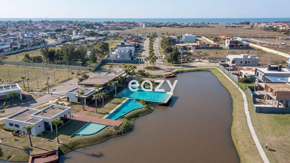 Sobrado à venda com 3 quartos, 240m² - Foto 2