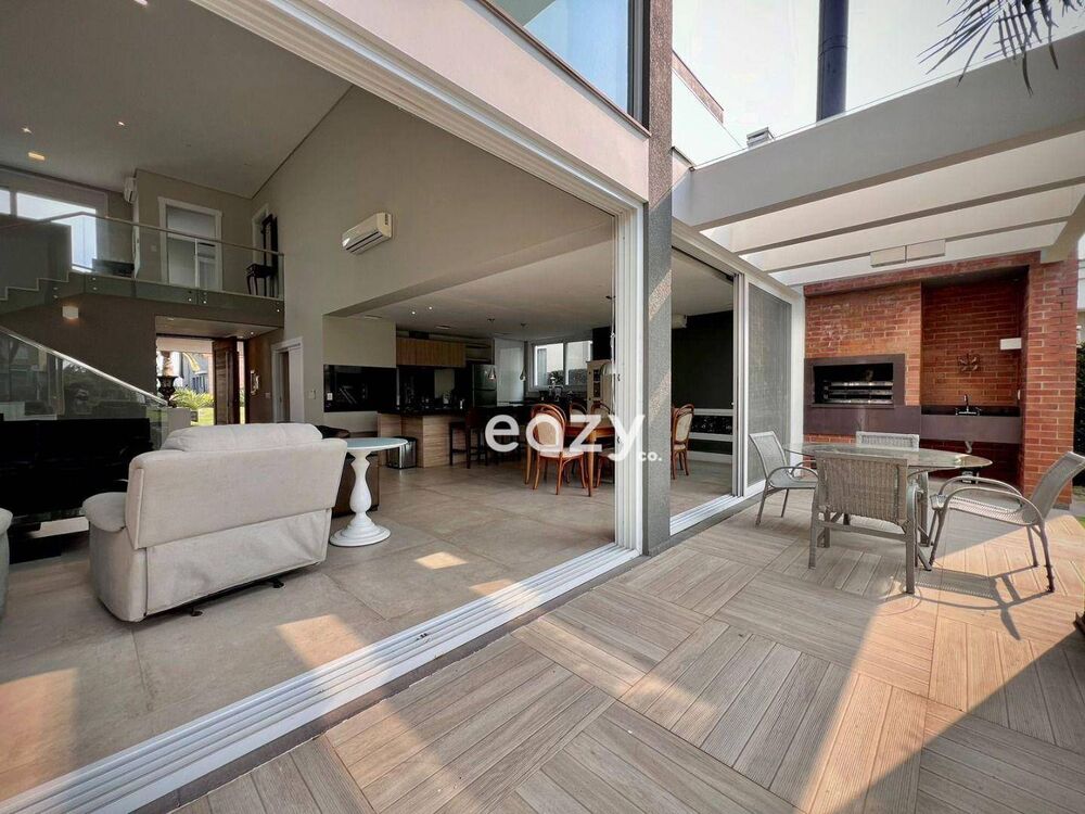 Sobrado à venda com 4 quartos, 306m² - Foto 1