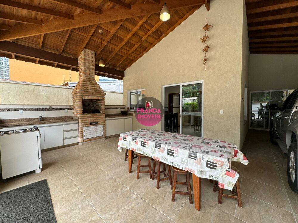 Casa à venda com 3 quartos, 170m² - Foto 1