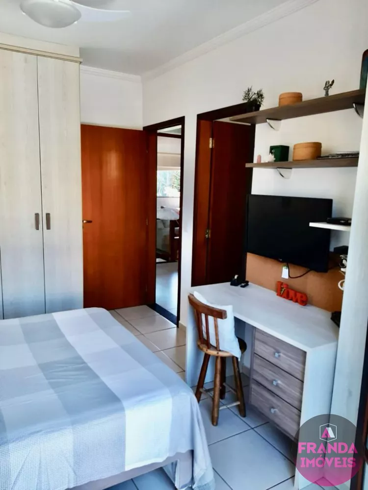 Casa à venda com 4 quartos, 205m² - Foto 4