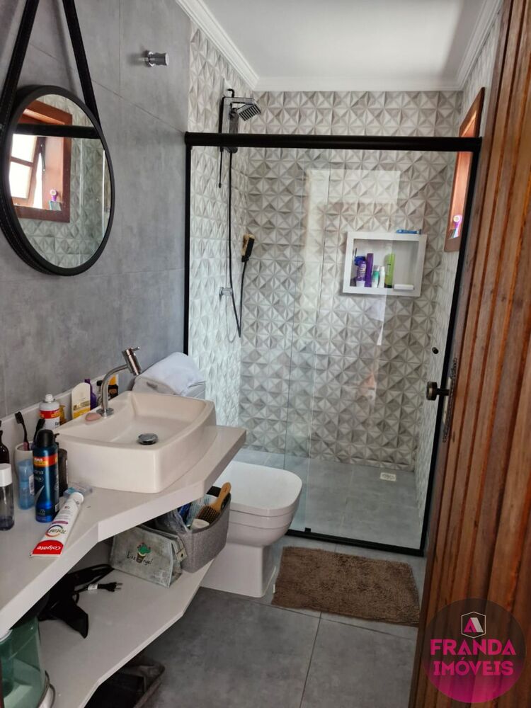 Casa à venda com 2 quartos, 117m² - Foto 1