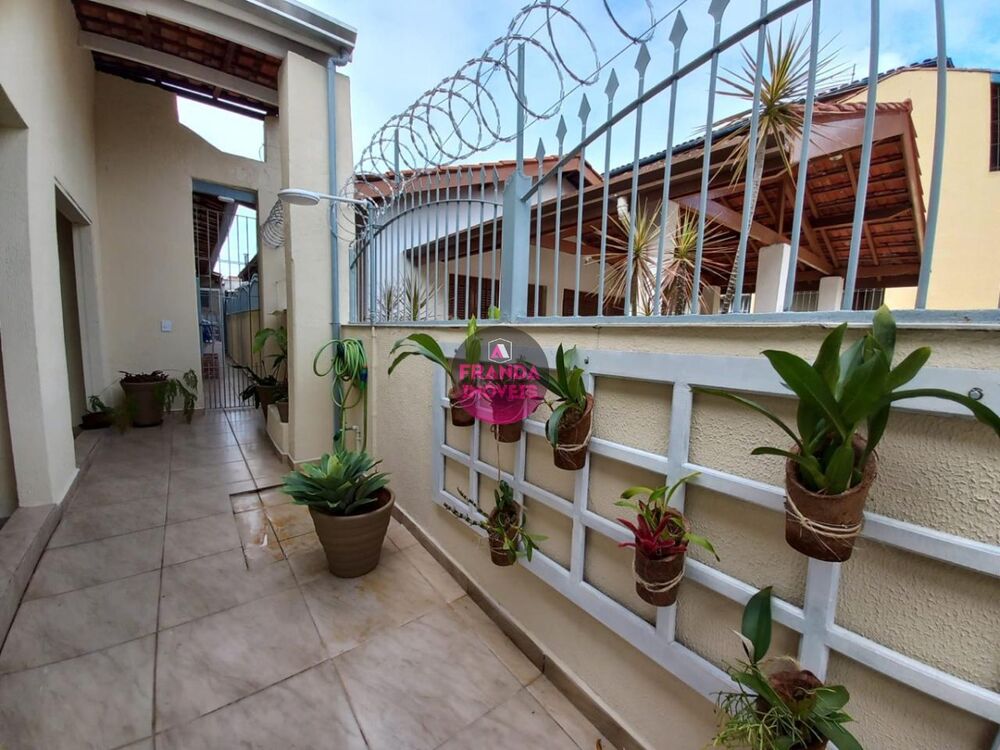 Casa à venda com 2 quartos, 85m² - Foto 2