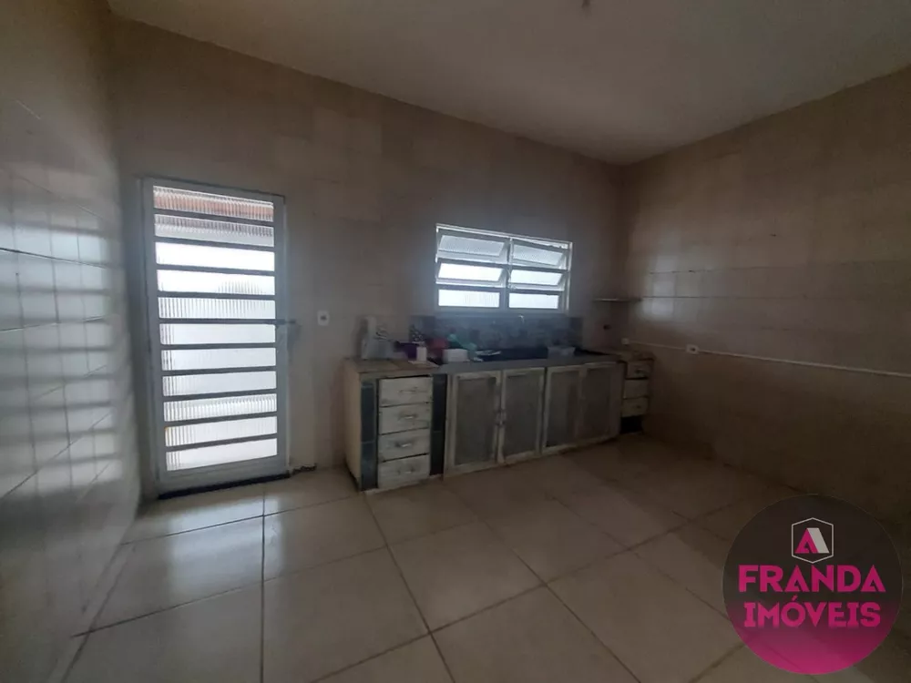 Casa para alugar com 2 quartos, 50m² - Foto 4