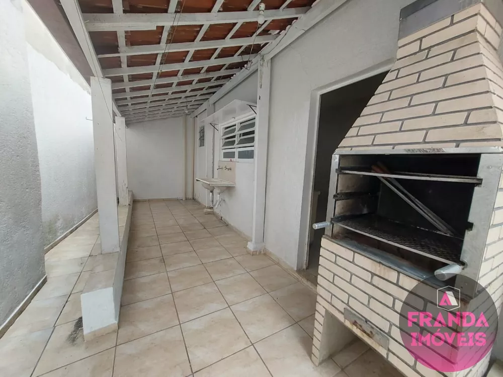 Casa para alugar com 2 quartos, 50m² - Foto 1