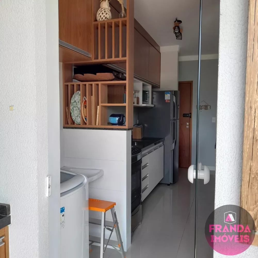 Apartamento à venda com 2 quartos, 70m² - Foto 2