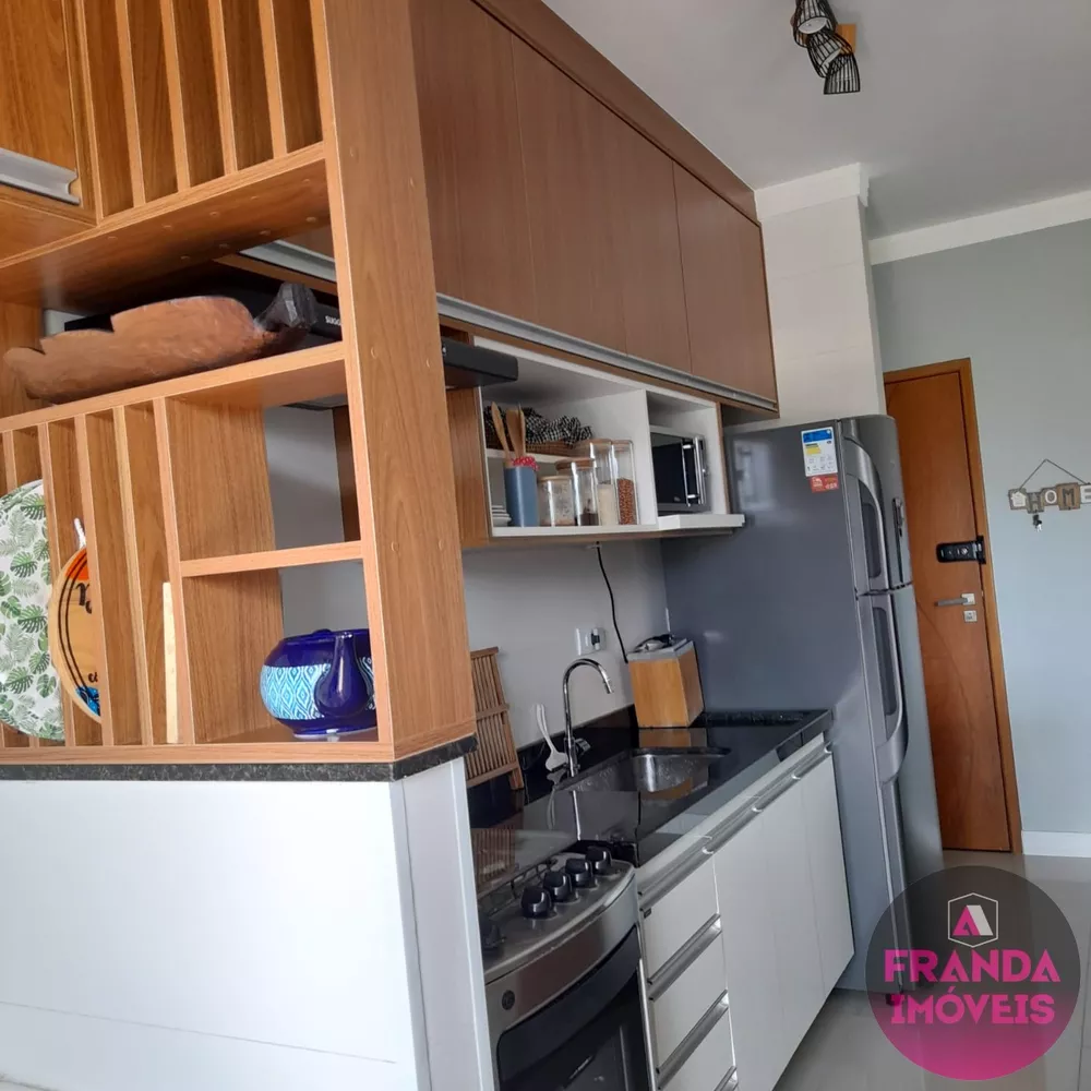 Apartamento à venda com 2 quartos, 70m² - Foto 4