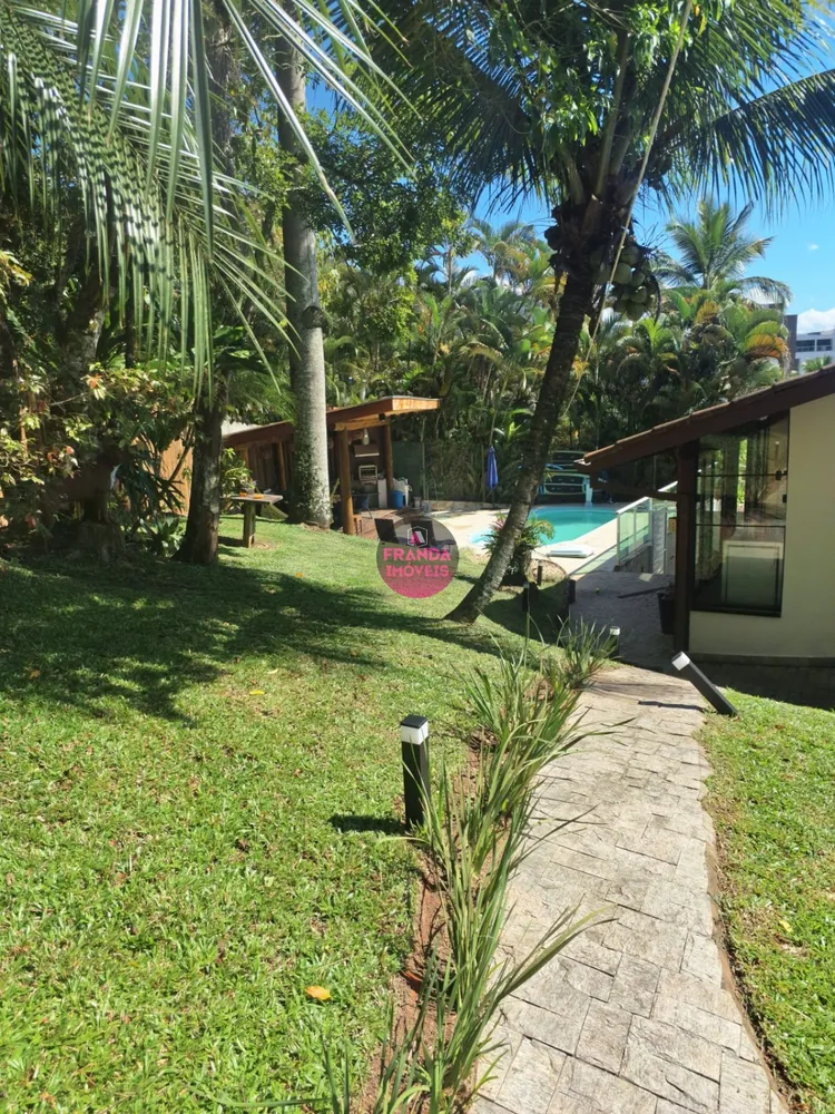 Casa, 5 quartos, 250 m² - Foto 1