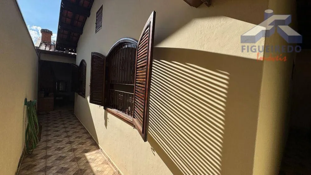 Casa, 3 quartos, 212 m² - Foto 1