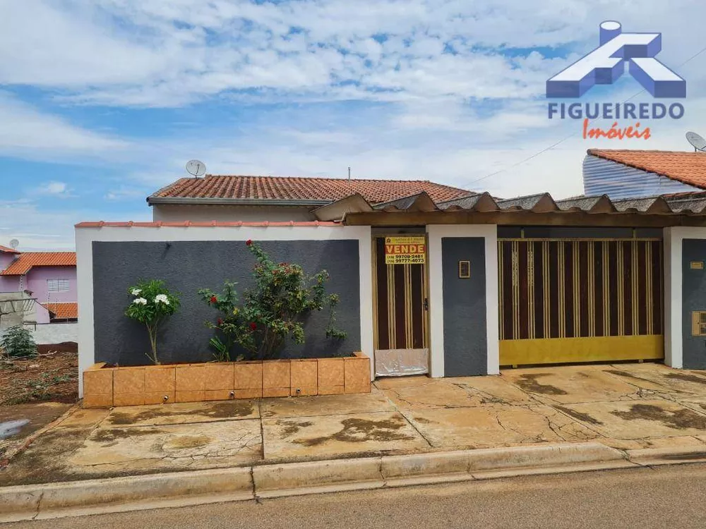 Casa à venda com 3 quartos, 179m² - Foto 1