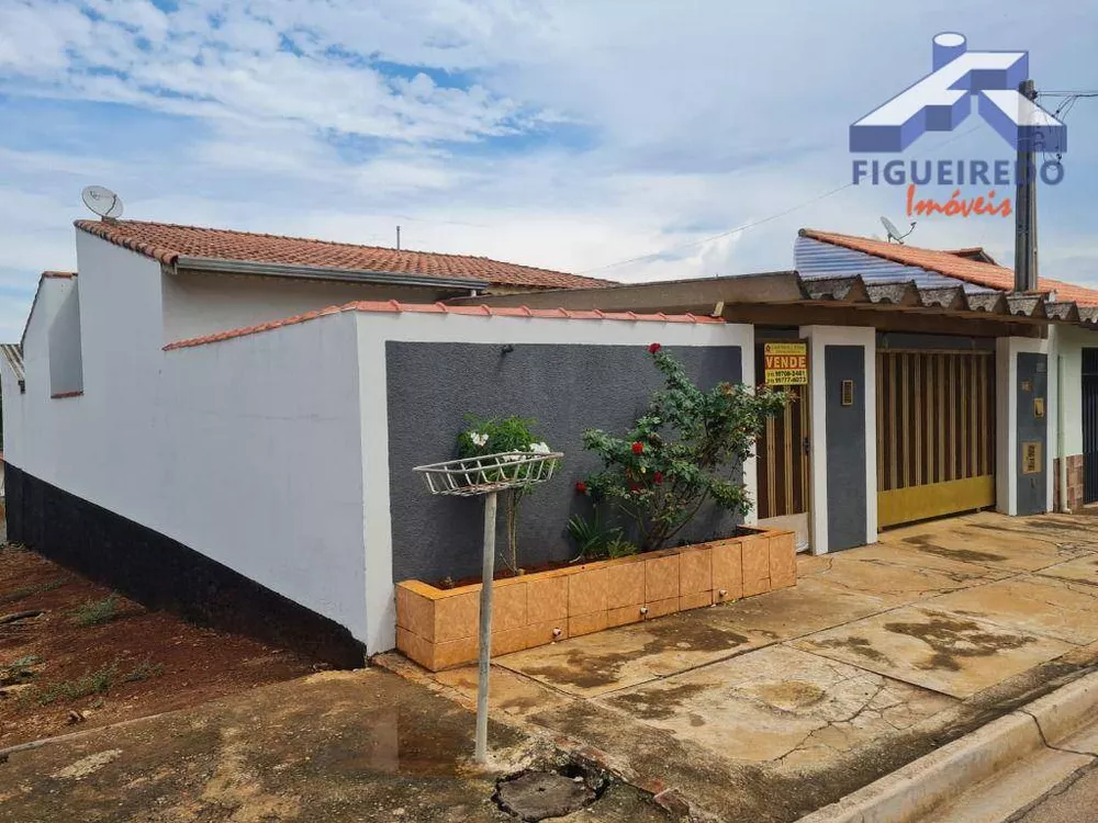 Casa à venda com 3 quartos, 179m² - Foto 2