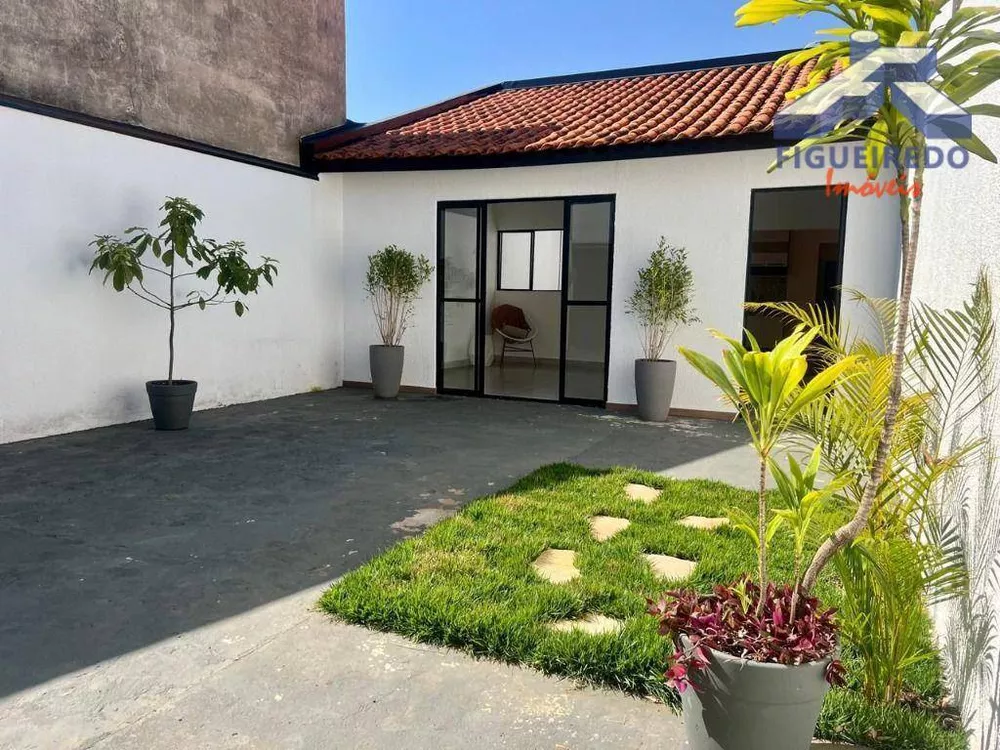 Casa à venda com 2 quartos, 100m² - Foto 1