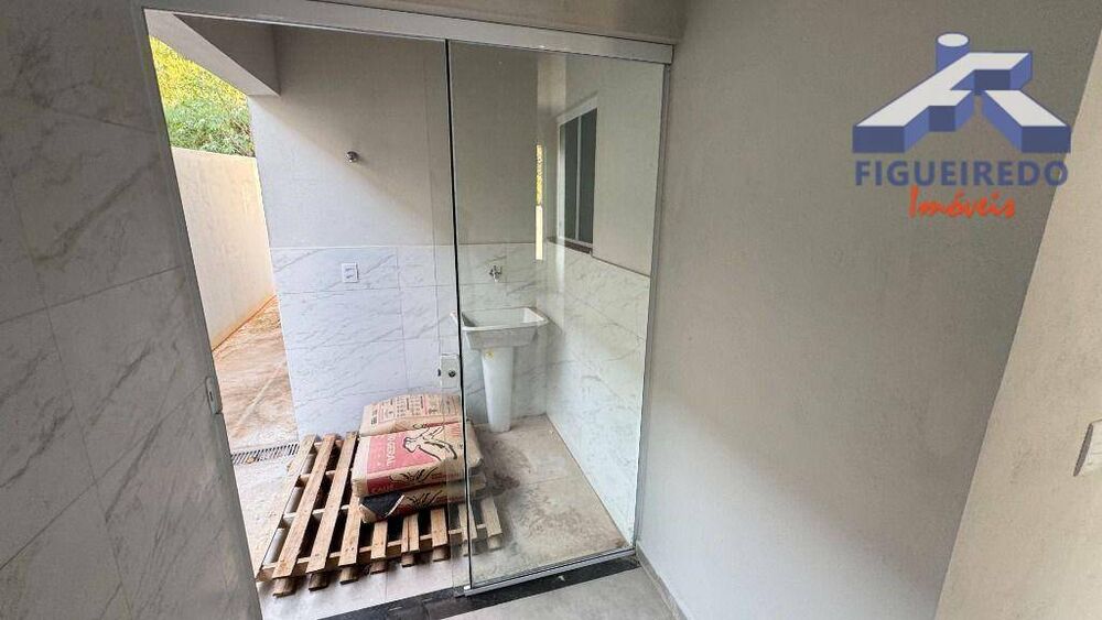 Casa à venda com 2 quartos, 58m² - Foto 2